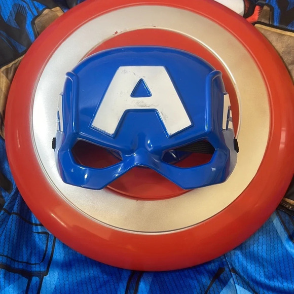 NIB! Kid’s Marvel Captain America costume size Large - Picture 4 of 5